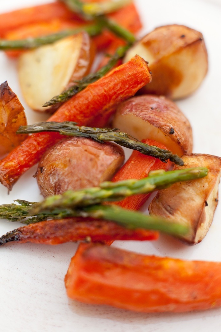 Roasted potatoes, carrots and asparagus: 12 Healthy Whole30 Vegetable Side Dishes! 