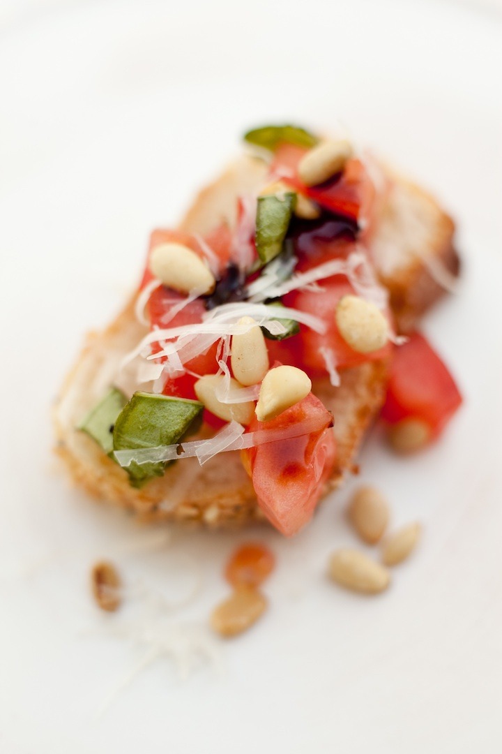 Easy Tomato Bruschetta #bruschetta #glutenfreebruschetta #appetizer #holiday