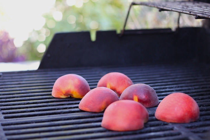 Grilled Peaches with Mascarpone or Ice Cream! #grilledpeaches #Peacheswithmascarpone #grilledpeachesandicec