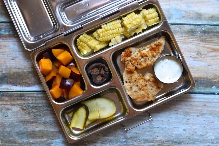 Yummy packed lunch ideas for when you’re stumped on what to send your kiddo to school with. School lunch time can be both nourishing and quick prep with these great packable lunch ideas! They even work well for the Pre-K crowd!