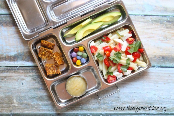 Yummy packed lunch ideas for when you’re stumped on what to send your kiddo to school with. School lunch time can be both nourishing and quick prep with these great packable lunch ideas! They even work well for the Pre-K crowd!