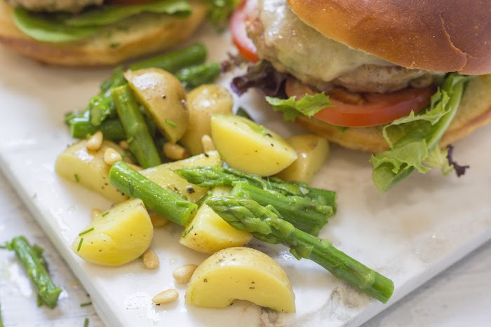 Jalapeño Turkey Burgers with Basil Mayo 