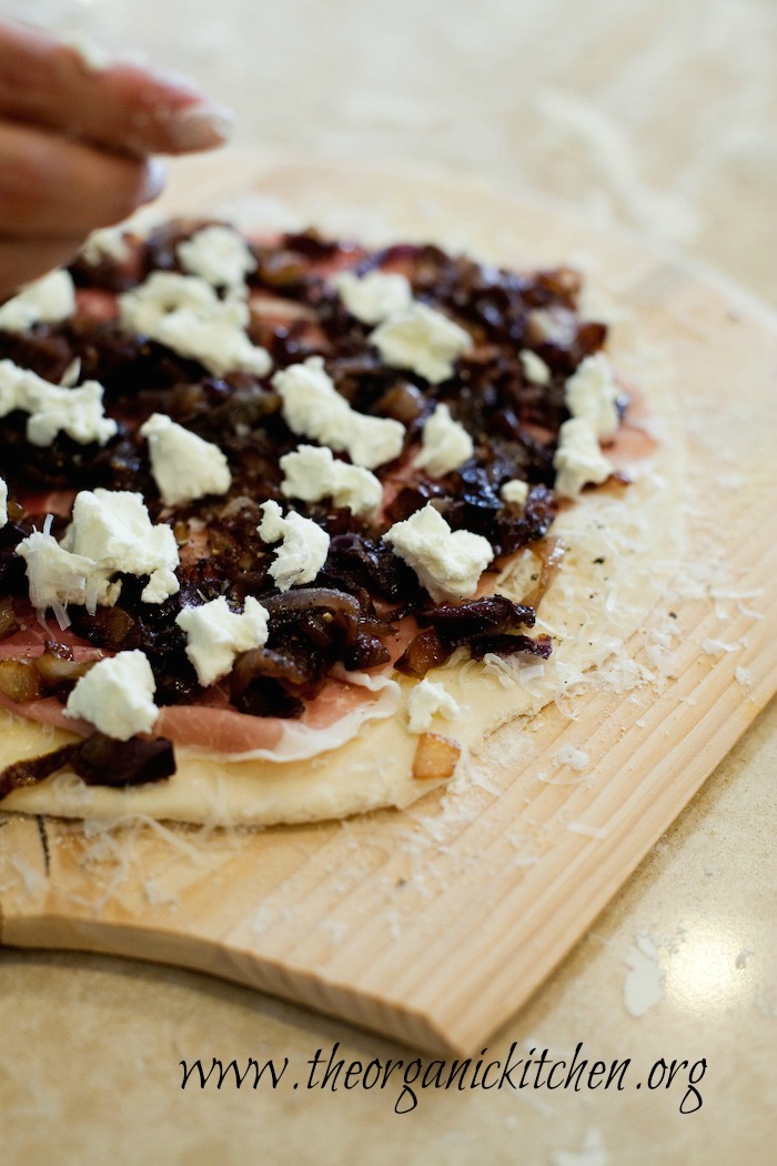 Caramelized Onion and Goat Cheese Pizza!