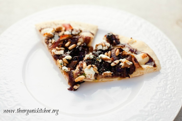 Caramelized Onion and Goat Cheese Pizza!