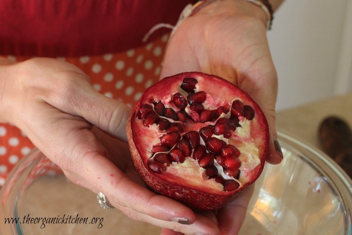How to Seed a Pomegranate in Two Minutes