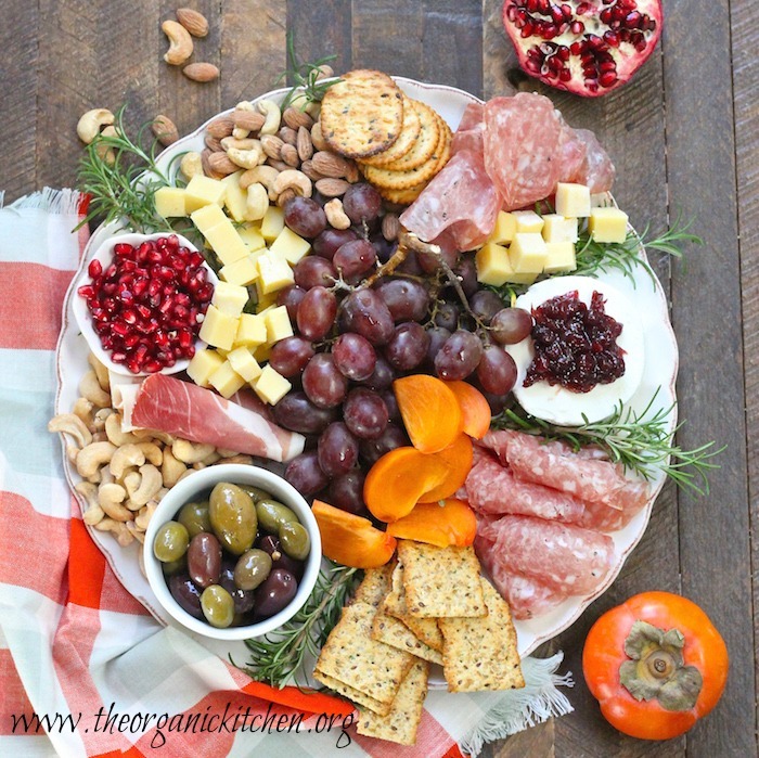 How to Make a Holiday Charcuterie Platter!
