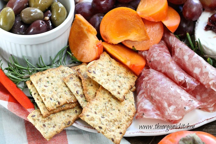 How to Make a Holiday Charcuterie Platter!