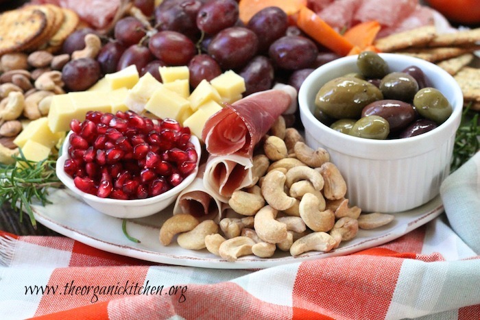 How to Make a Holiday Charcuterie Platter!