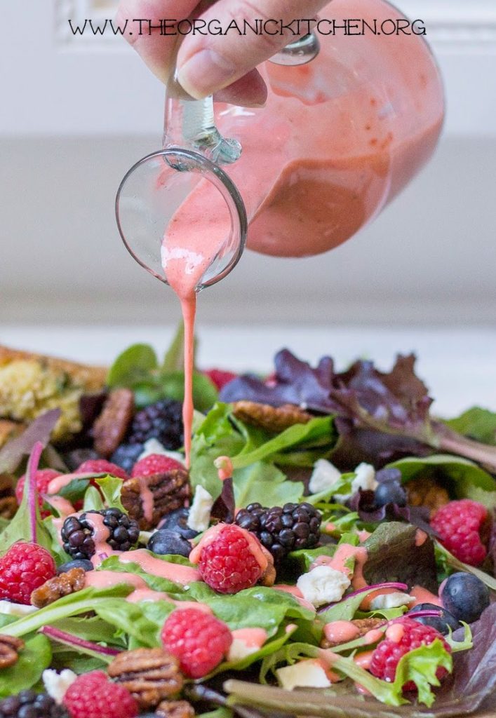 Mixed Berry Salad with Strawberry Vinaigrette (Paleo-Whole30) #berrysalad #paleosalad #whole30salad #strawberryvinaigrette #glutenfree
