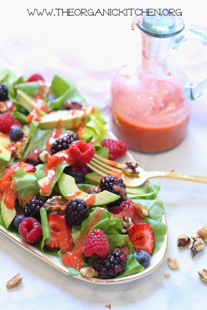 Mixed Berry Salad with Strawberry Vinaigrette (Paleo-Whole30) #berrysalad #paleosalad #whole30salad #strawberryvinaigrette #glutenfree