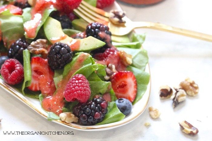 Mixed Berry Salad with Strawberry Vinaigrette (Paleo-Whole30) #berrysalad #paleosalad #whole30salad #strawberryvinaigrette #glutenfree