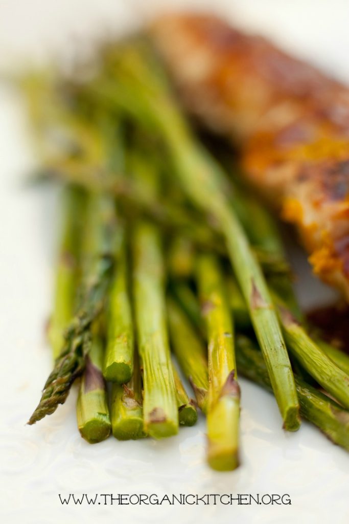 Apricot Sesame Chicken Skewers with Grilled Asparagus #chickenskewers #bbqchicken #kabobs #grilledasparagus