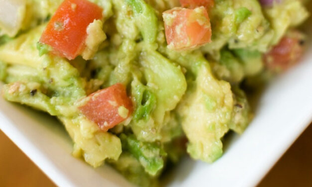 Easy Chunky Guacamole