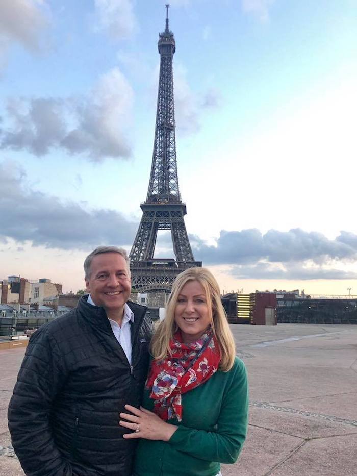 A couple standing in front of the Eiffel Tower