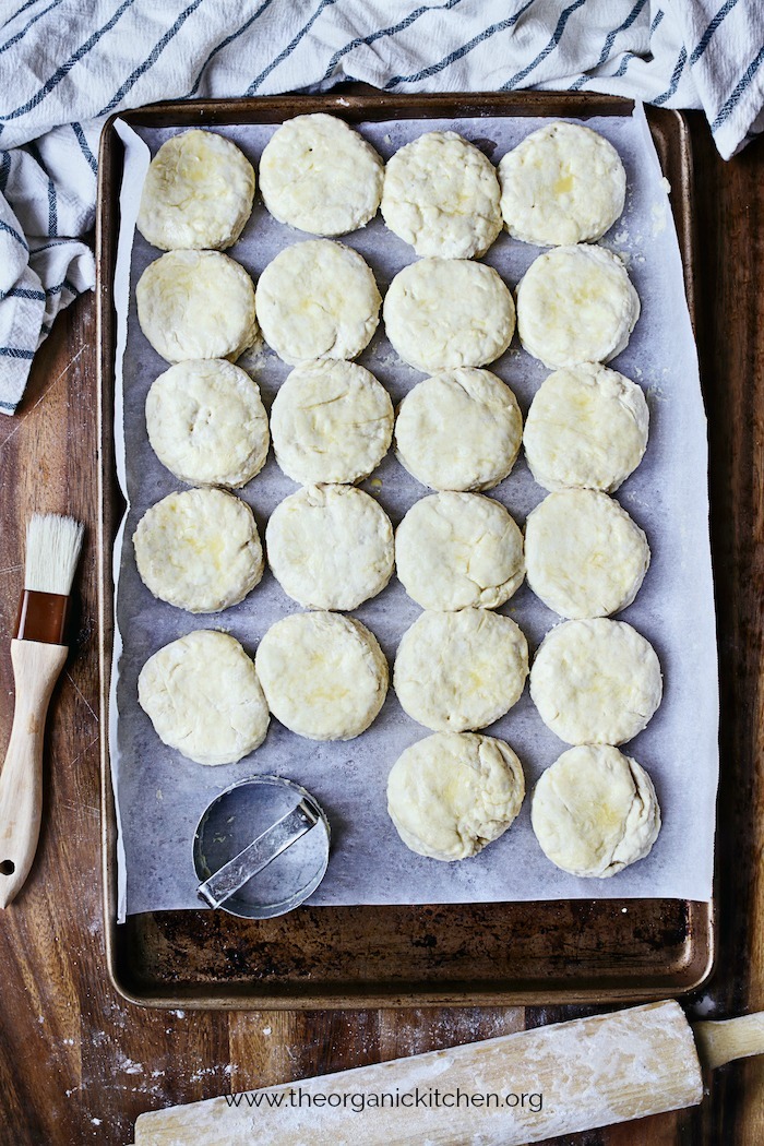 Easy Buttermilk Biscuits #buttermilkbiscuits #biscuits #glutenfreebuttermilkbiscuits