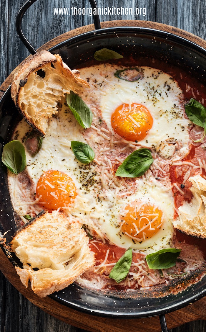 Poached Eggs in Marinara Sauce with toast